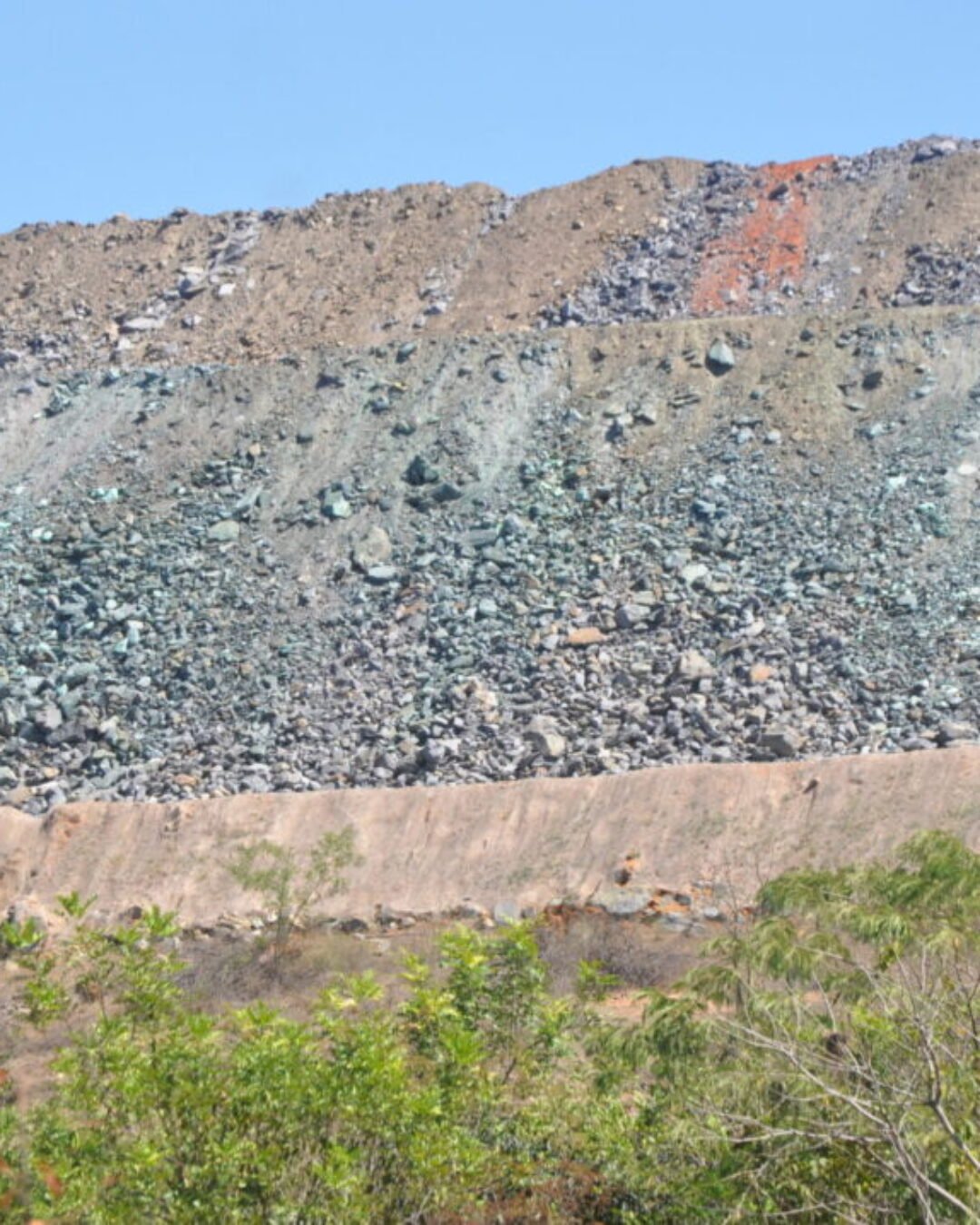 Pilha de rejeitos da Sigma Lithium - Foto: Amigas da Terra Brasil