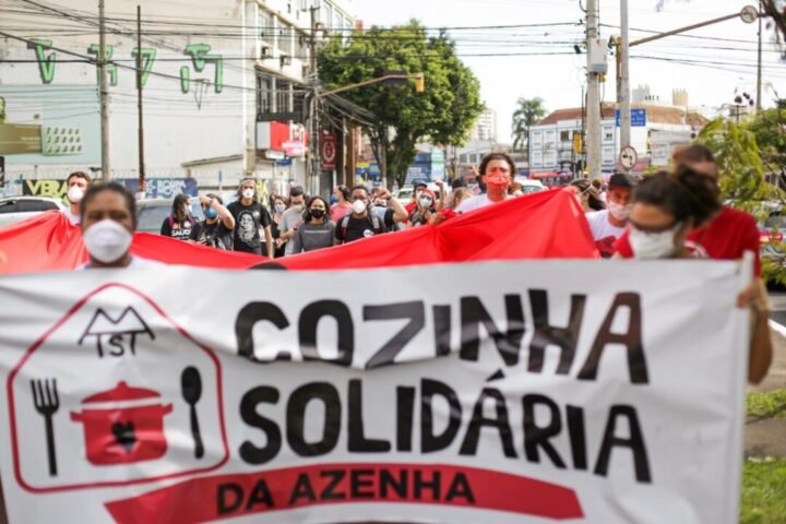 Alimentando corpos e sonhos: as Cozinhas Solidárias do MTST são estratégias de reparação social contra a inação dos governos frente ao aumento da fome