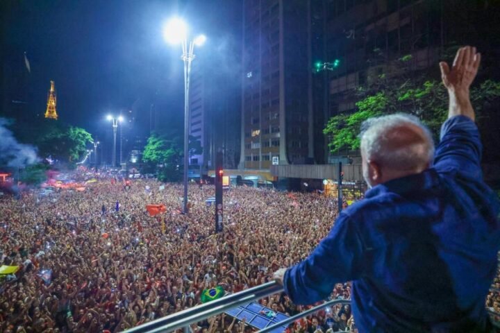 Celebramos, hoje, a retomada da democracia contra o fascismo no Brasil: Lula eleito presidente!